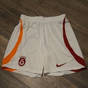 Nike Men's Men's Athletic White Shorts New w/out Tags!